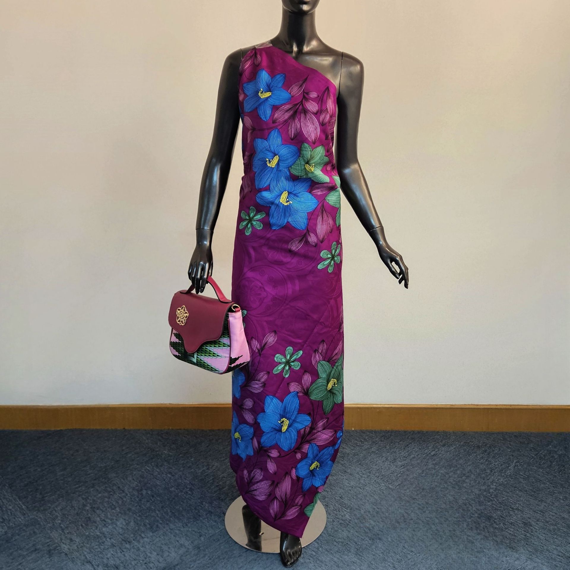 Floral Printed on Purple Blue  - огляд і ціна Sewing Batik Fabric