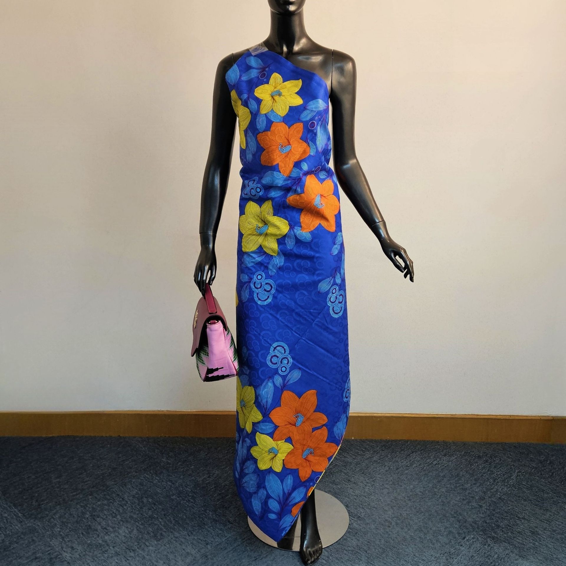 Floral Printed on Purple Blue  - огляд і ціна Sewing Batik Fabric